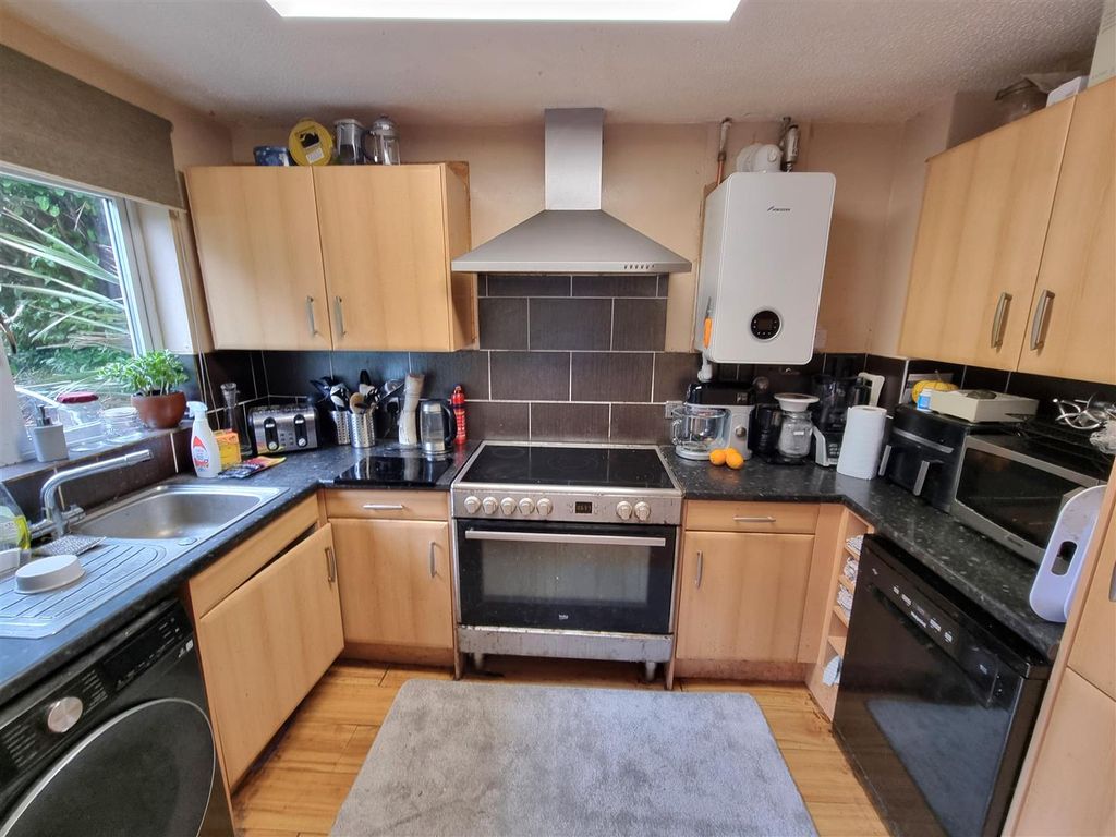 Property photo 3 of 19 Kitchen.Jpg