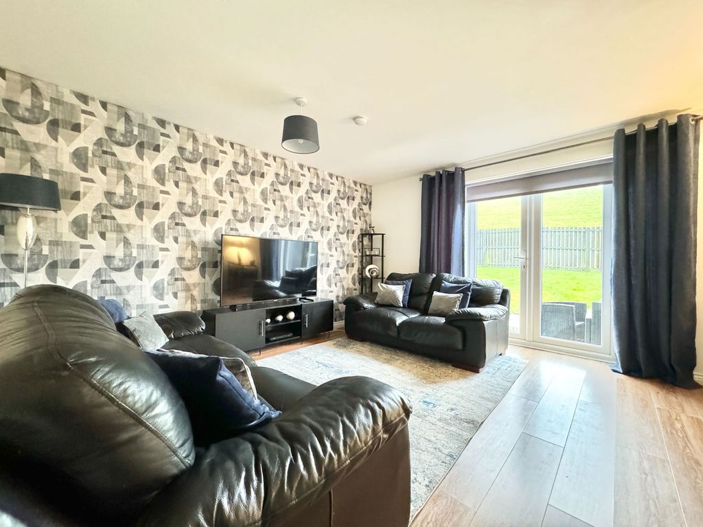 Property photo 3 of 28