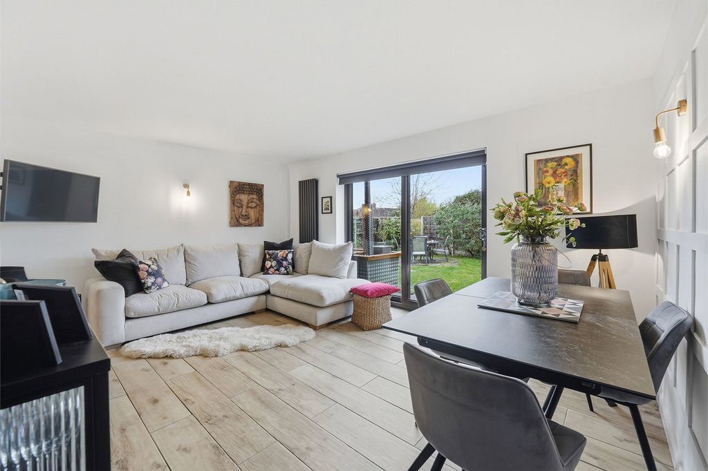 Property photo 2 of 25