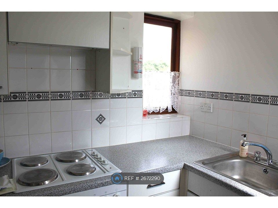 Property photo 3 of 8 Kitchen