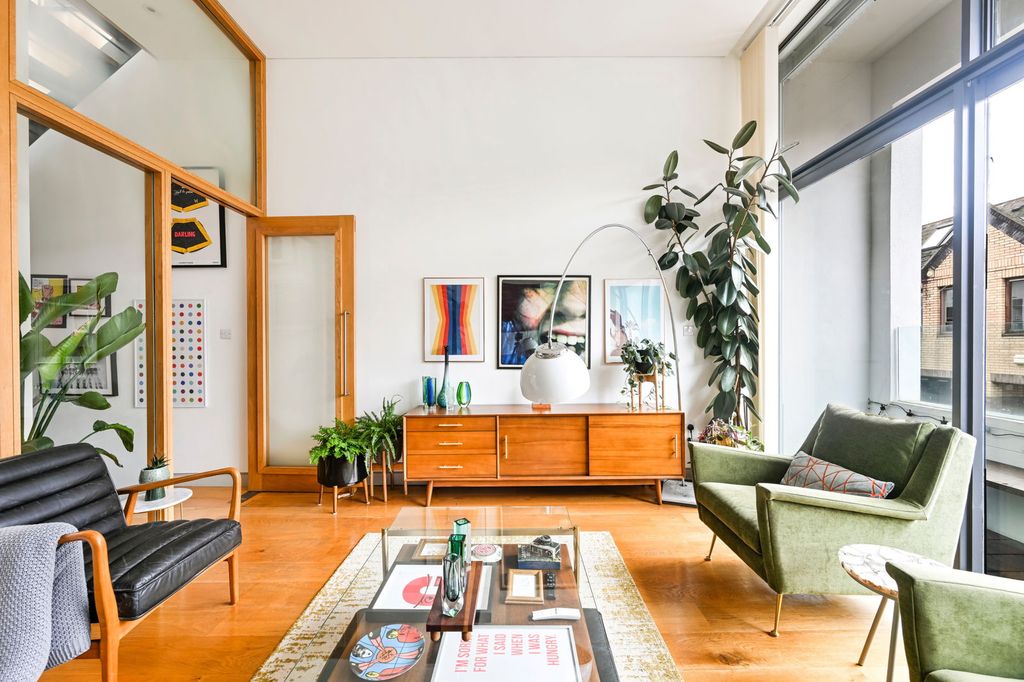 Property photo 1 of 24