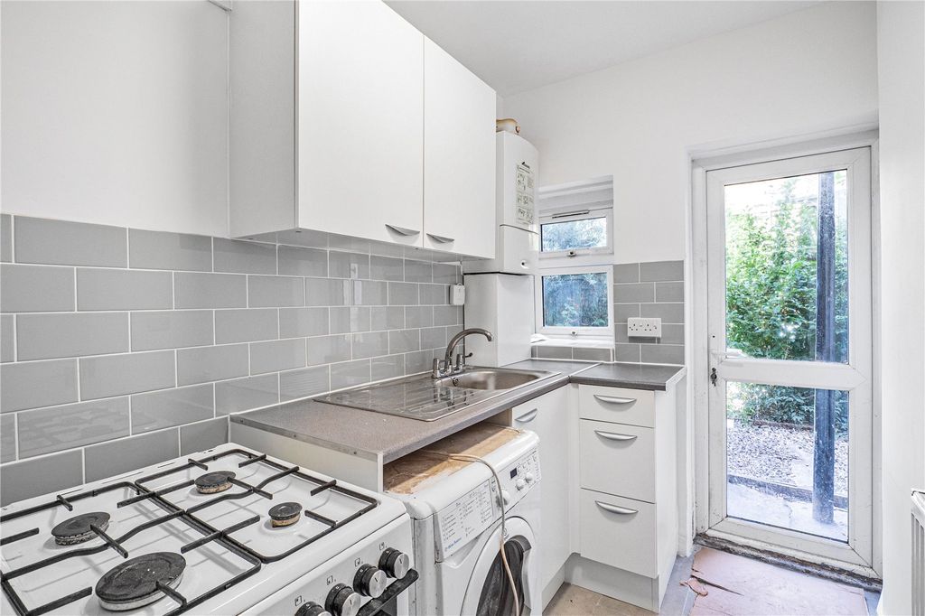 Property photo 3 of 20 Kitchen