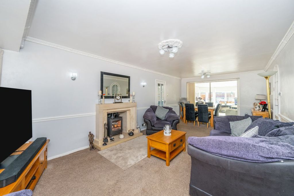 Property photo 2 of 25