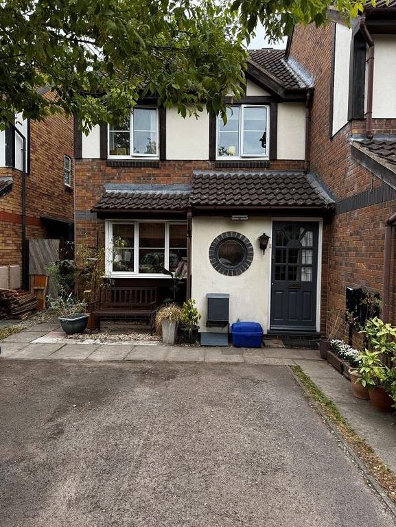 Property photo 1 of 15 33 Chichester - Front.Jpg