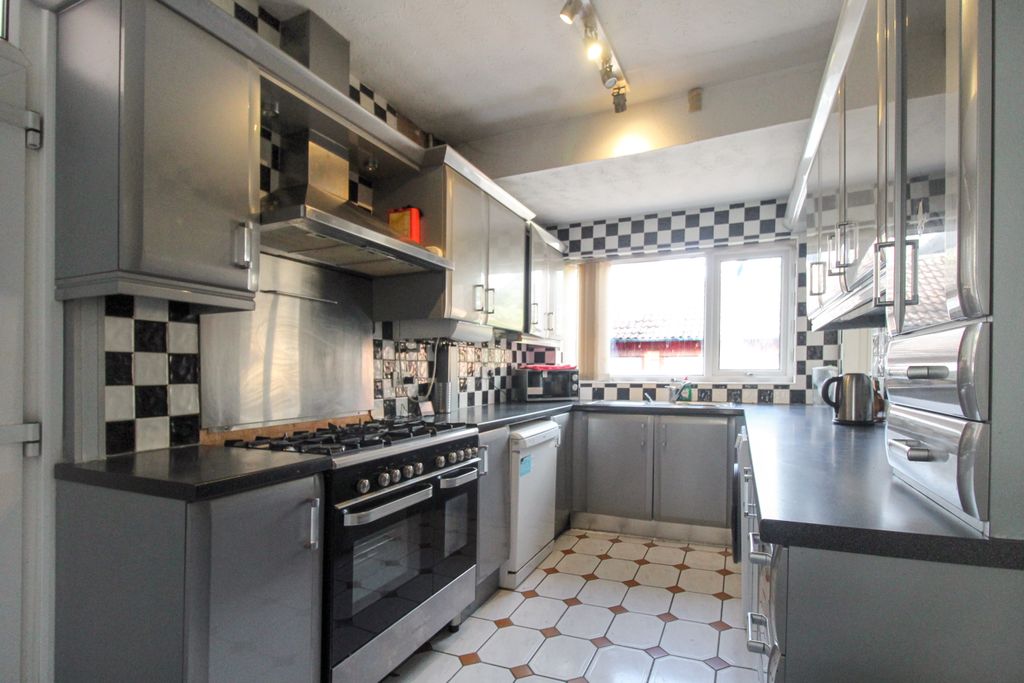 Property photo 3 of 16 Img_9910