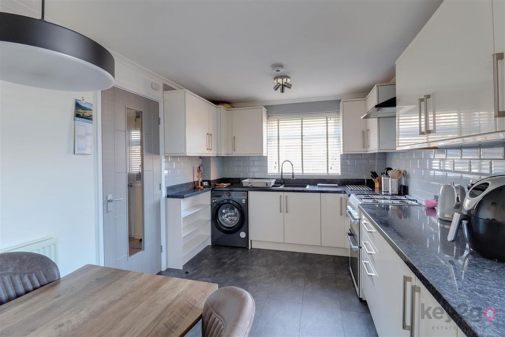 Property photo 2 of 17 10Z1Tgorbuq50BA5Y2Q6Uq.Jpg