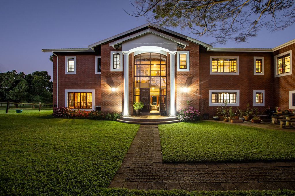 Property photo 3 of 46 Grand Double Volume Entrance