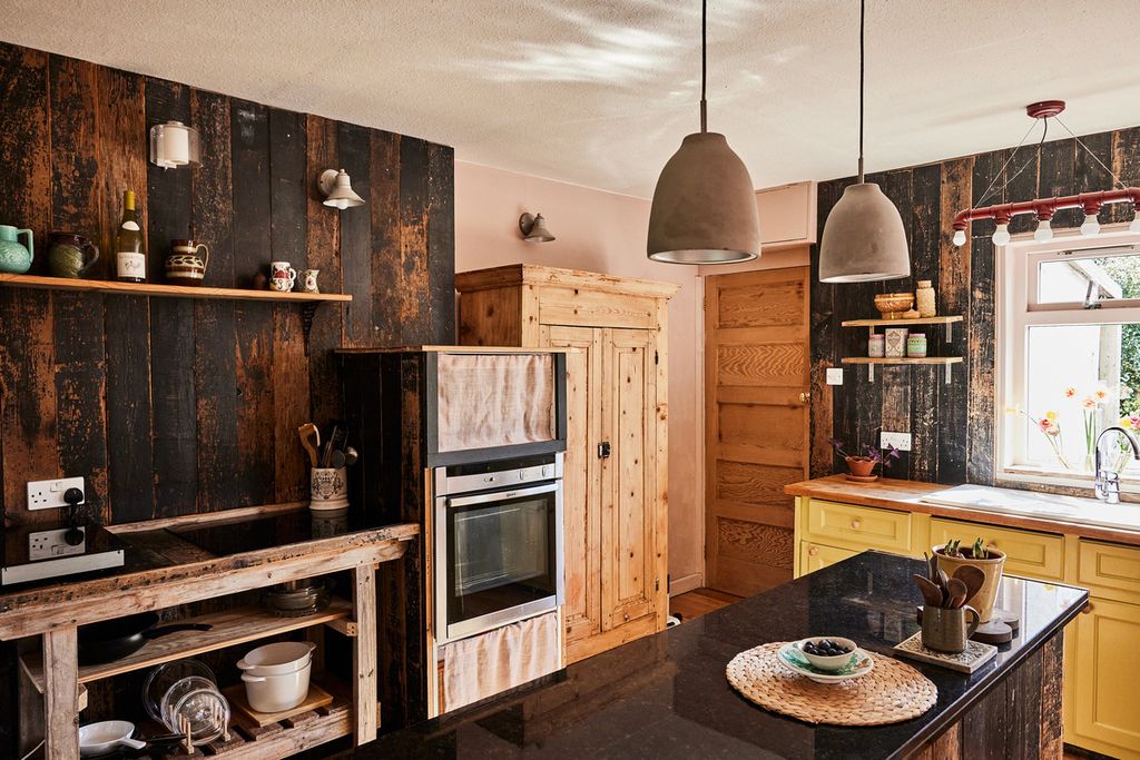 Property photo 2 of 22