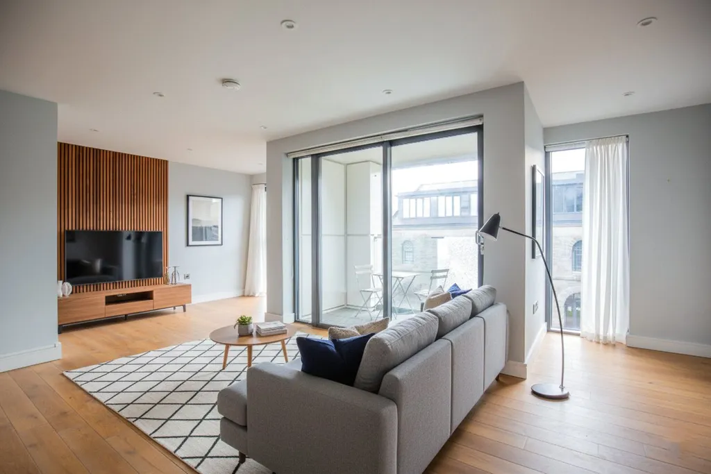 Apartment in Bristol, Canon's Marsh, Spike Island - View 3