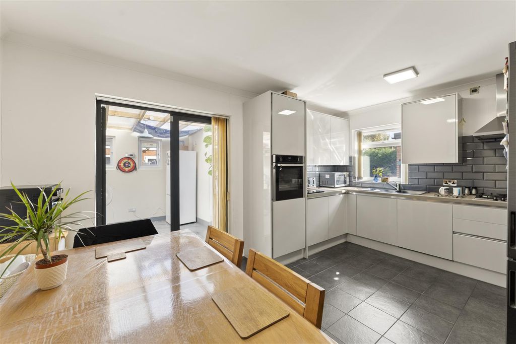 Property photo 2 of 17
