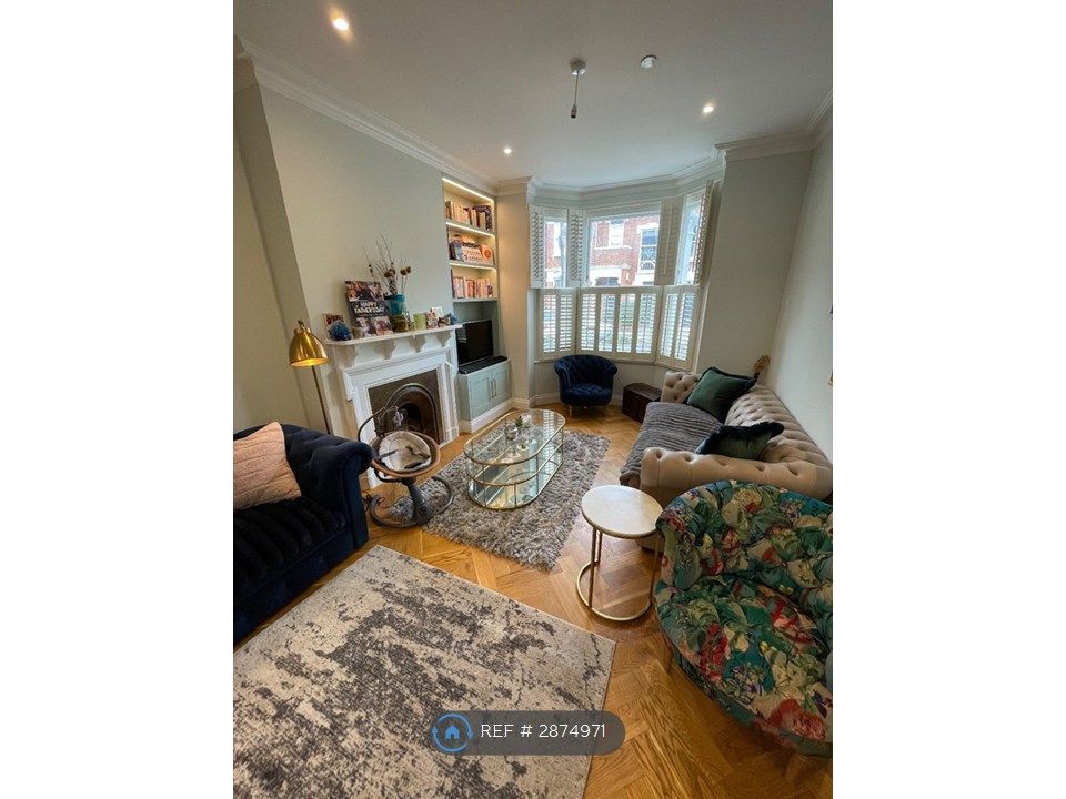 Property photo 2 of 25 Living Room