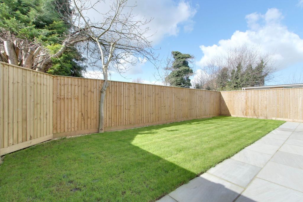 Property photo 2 of 28