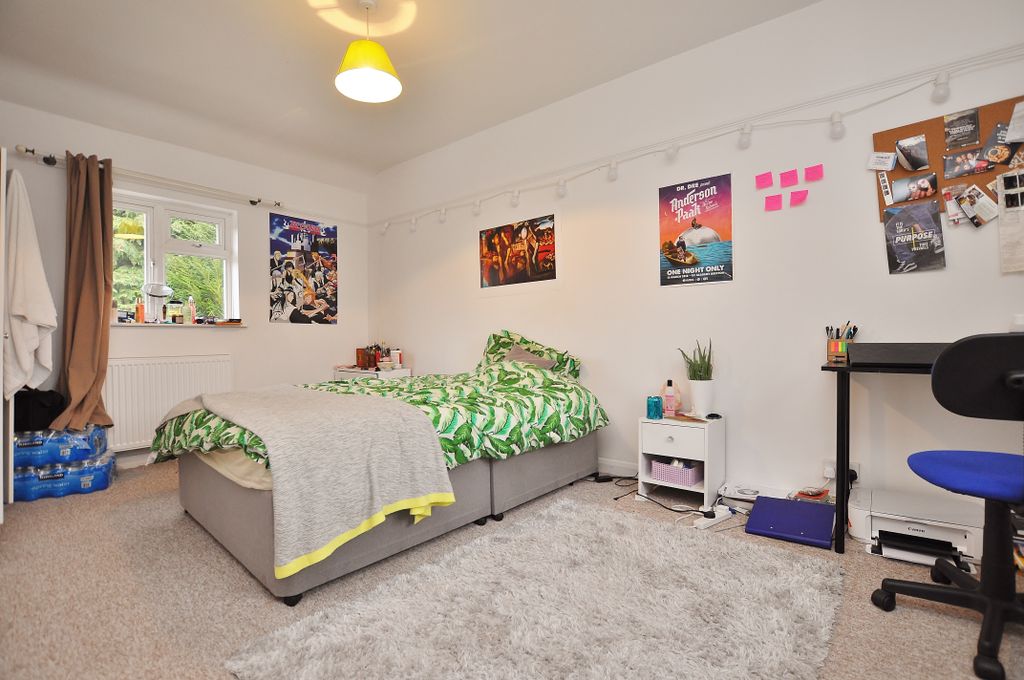 Property photo 3 of 8 Photo 04