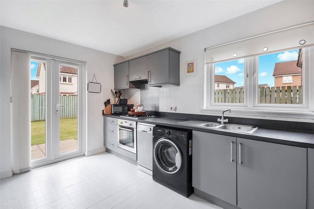 Property photo 3 of 18 5