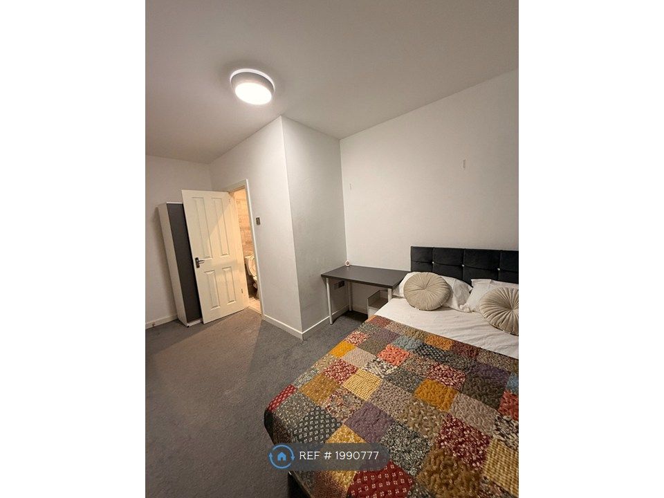 Property photo 1 of 13 En-Suite Room 1