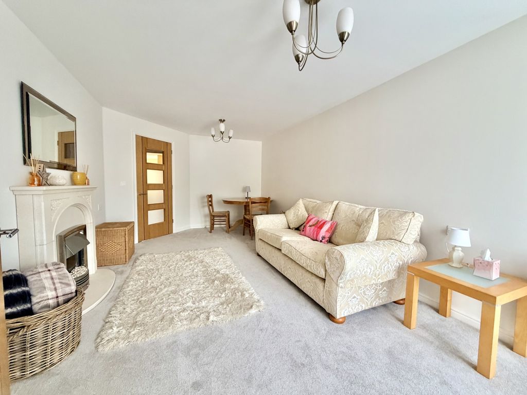 Property photo 2 of 11 14 Farringford Court (10)