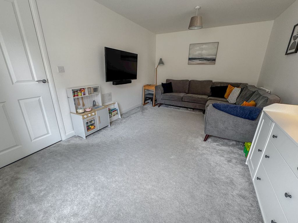 Property photo 3 of 23