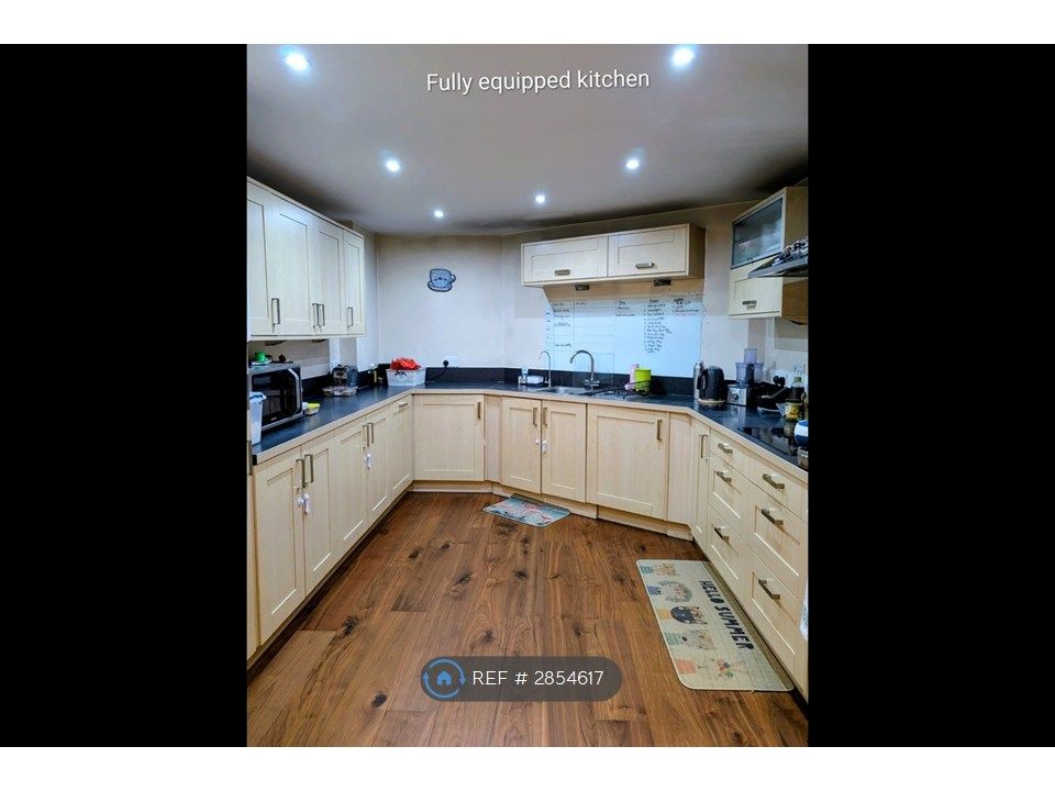 Property photo 3 of 9 Kitchen (Fully Equipped)