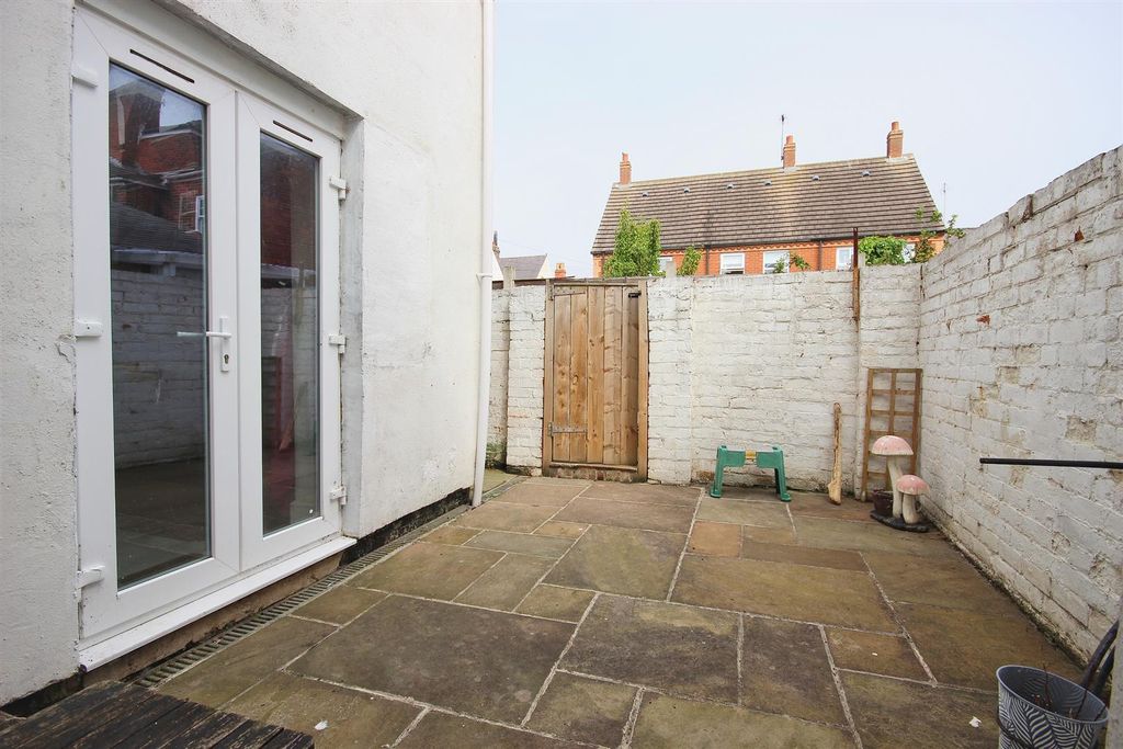 Property photo 2 of 17 Outside