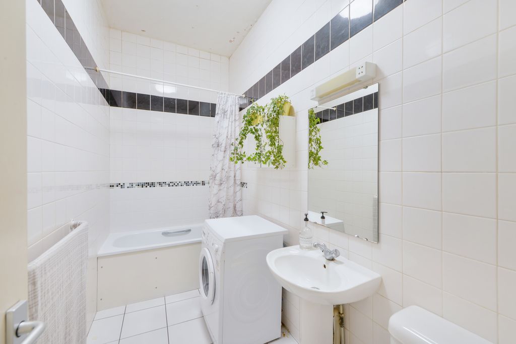 Property photo 3 of 5