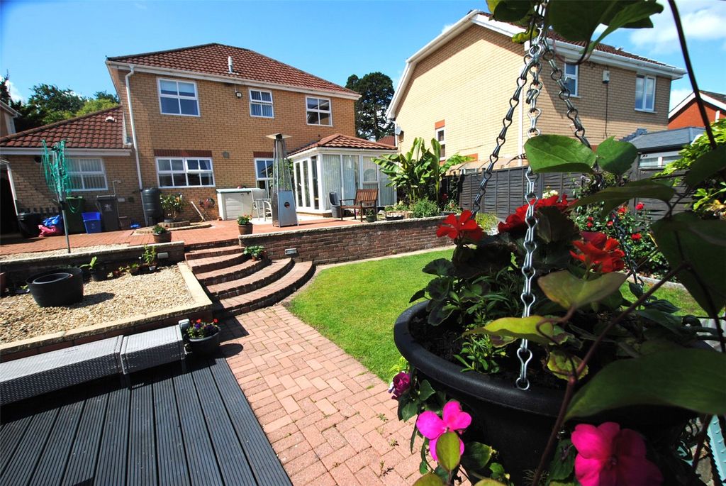 Property photo 2 of 33 Garden
