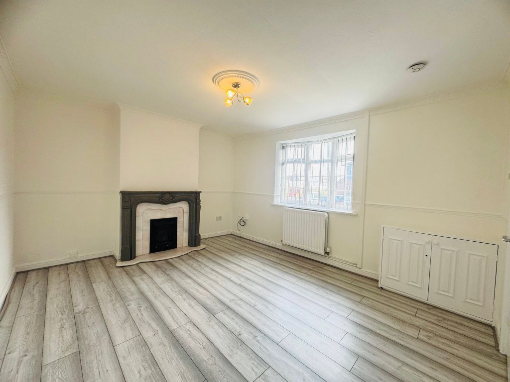 Property photo 2 of 8 Lounge