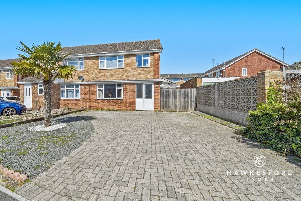 Property photo 1 of 14 Stanhope Avenue, Sittingbourne - Front