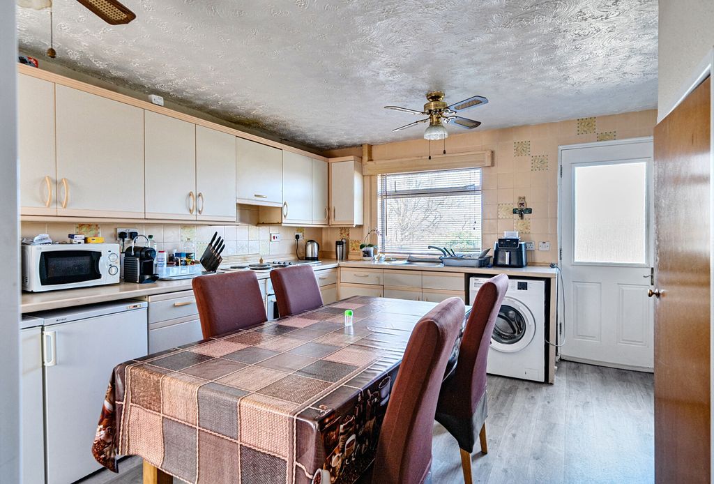 Property photo 2 of 11 Kitchen Dining Room