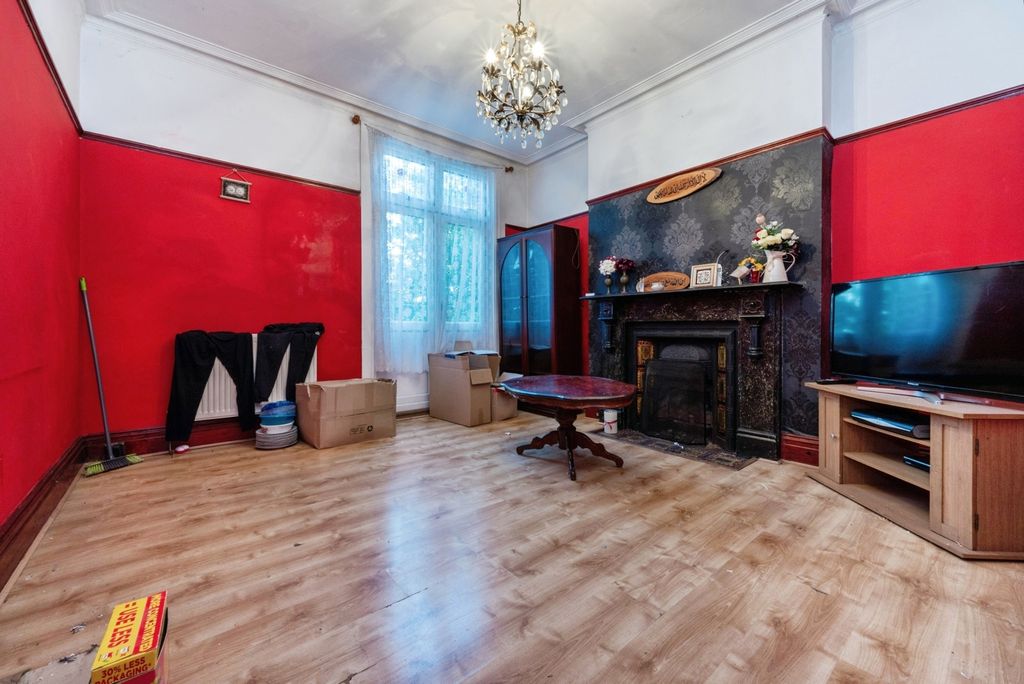 Property photo 3 of 17 Photo