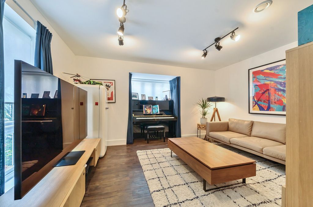 Property photo 3 of 26 17-681c8c7dcc93B-...