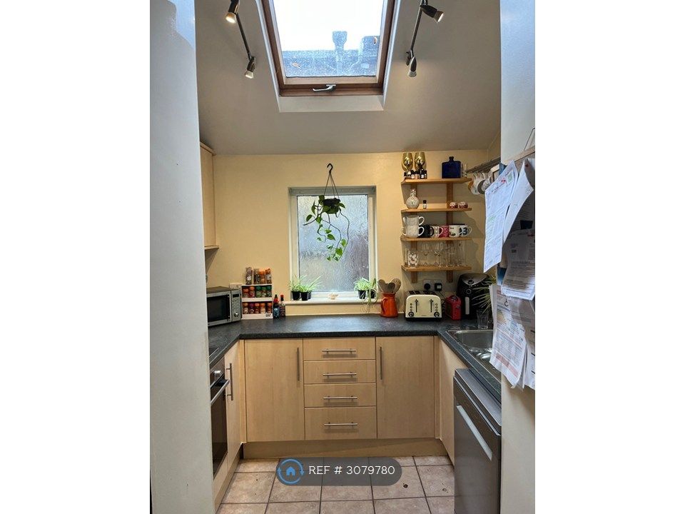 Property photo 3 of 6 Kitchen
