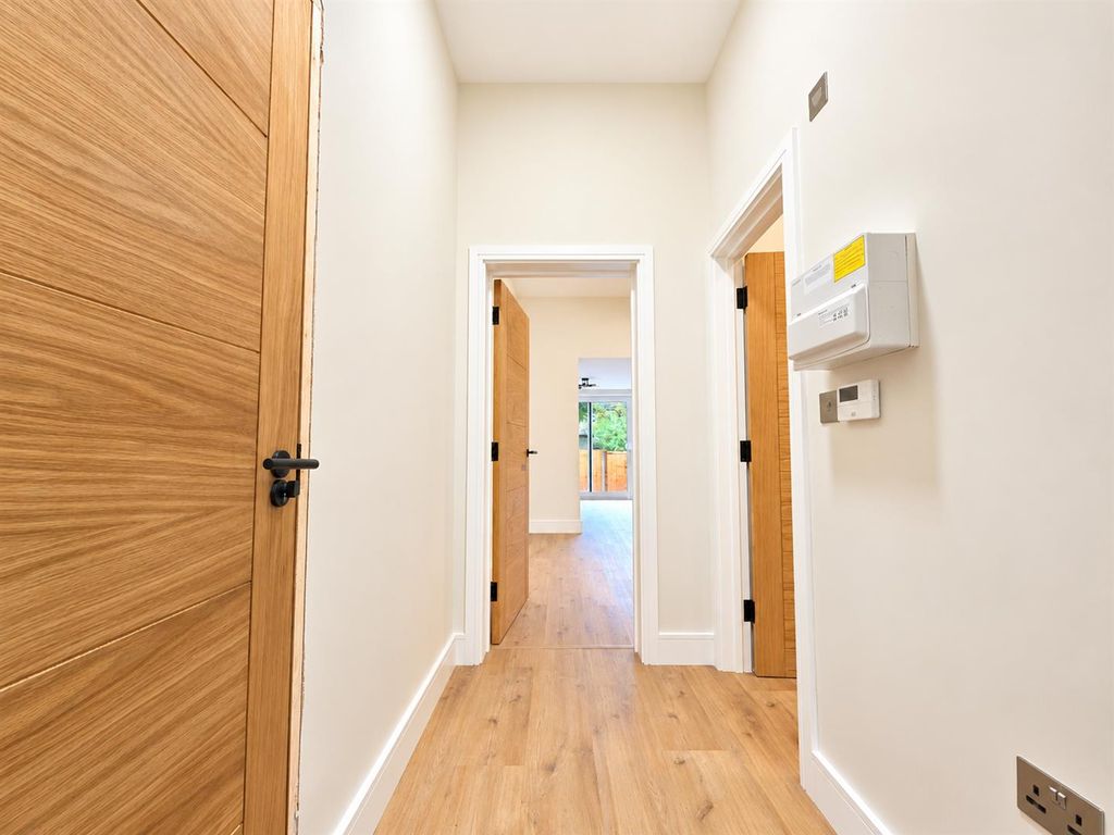 Property photo 3 of 14 Hallway
