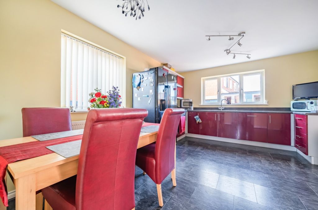 Property photo 3 of 28 1325368-4-68719103A4Ffd