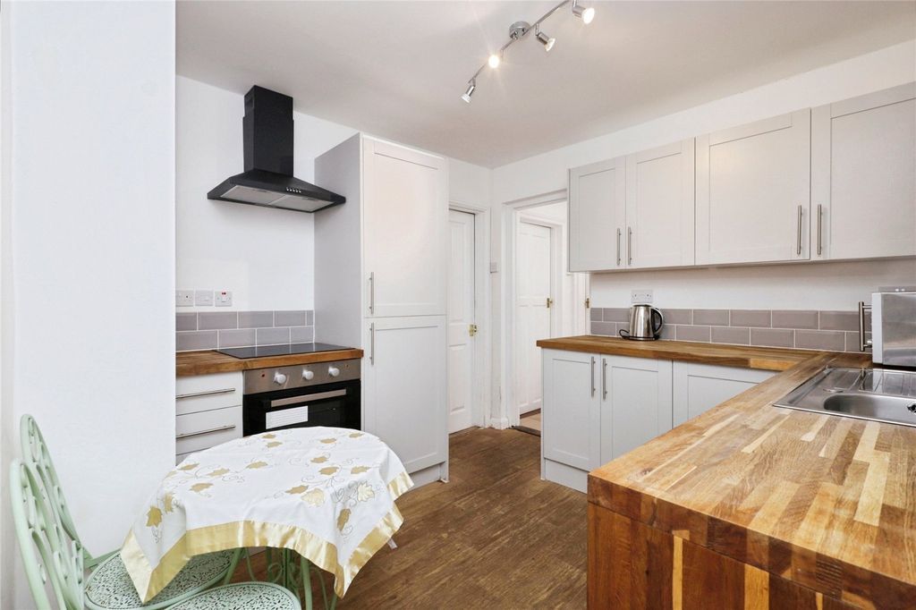 Property photo 2 of 18 Picture No. 04