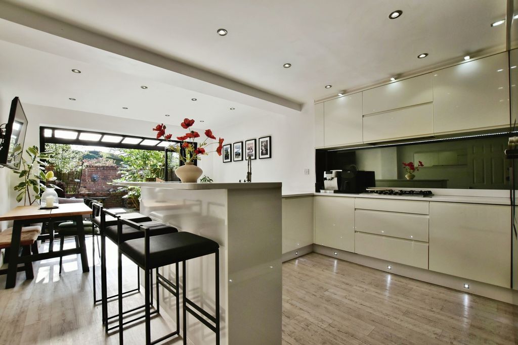 Property photo 2 of 17 Living Kitchen Diner