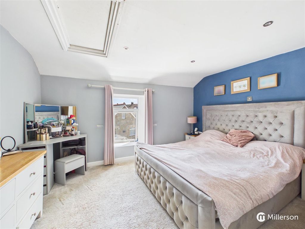 Property photo 3 of 11 Master Bedroom