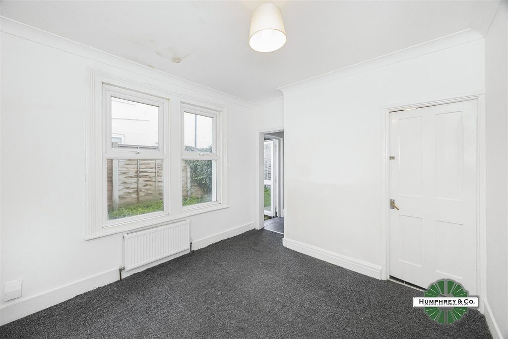 Property photo 3 of 13 49A    Chelmsford Avenue -008.Jpg