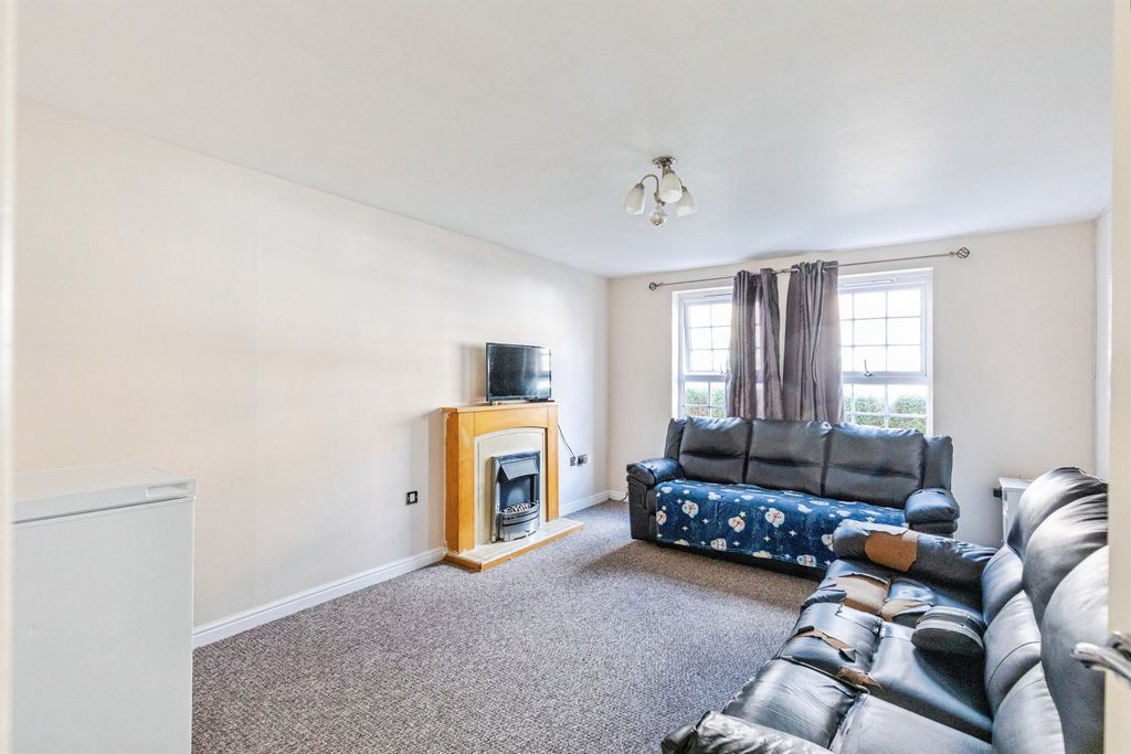 Property photo 2 of 17