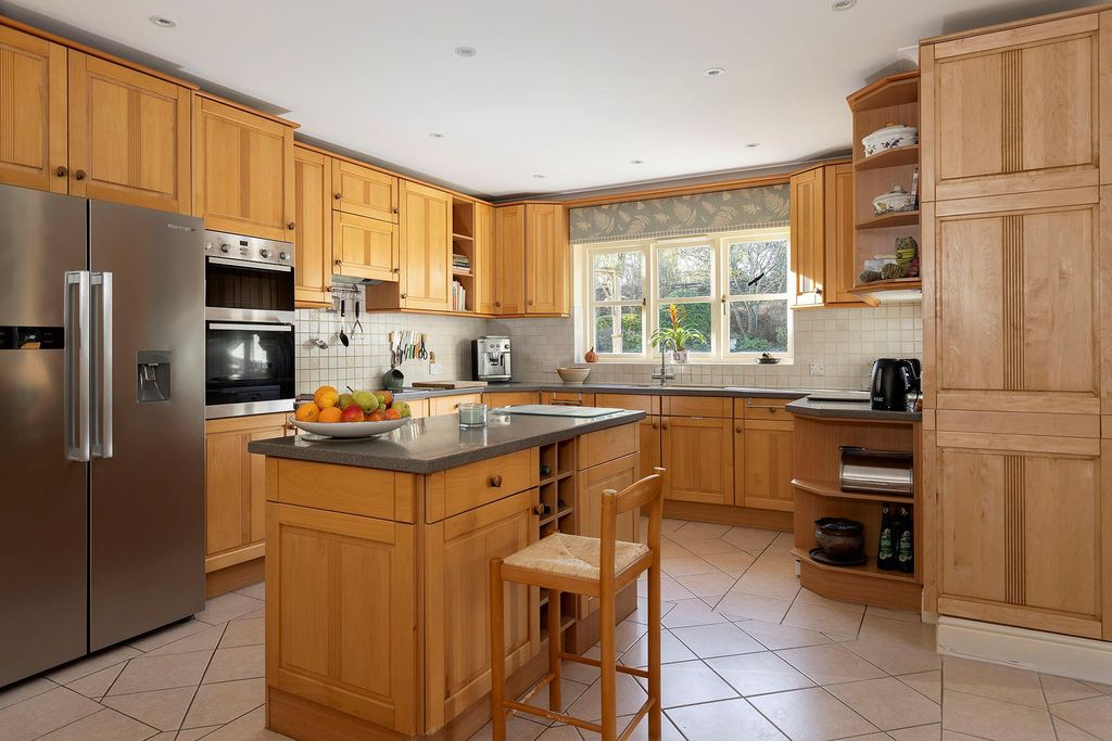 Property photo 3 of 24 Image