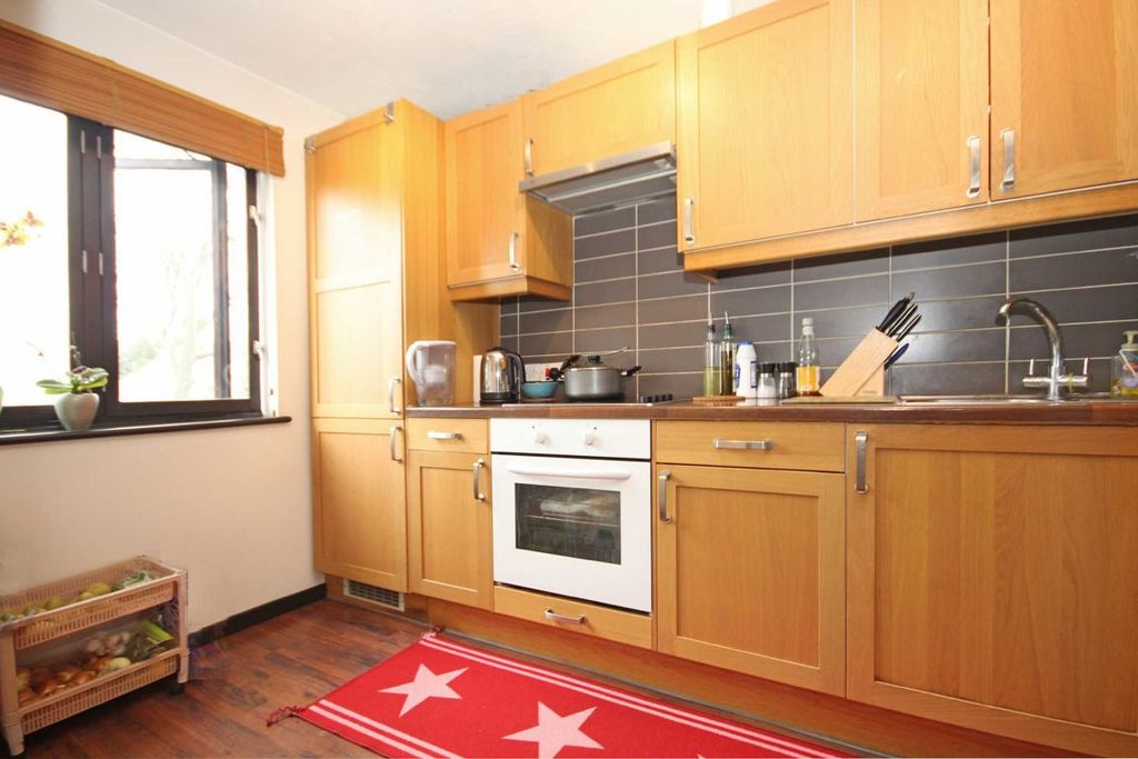 Property photo 3 of 4