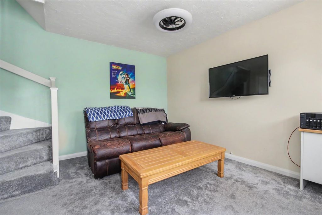 Property photo 2 of 9 Lounge