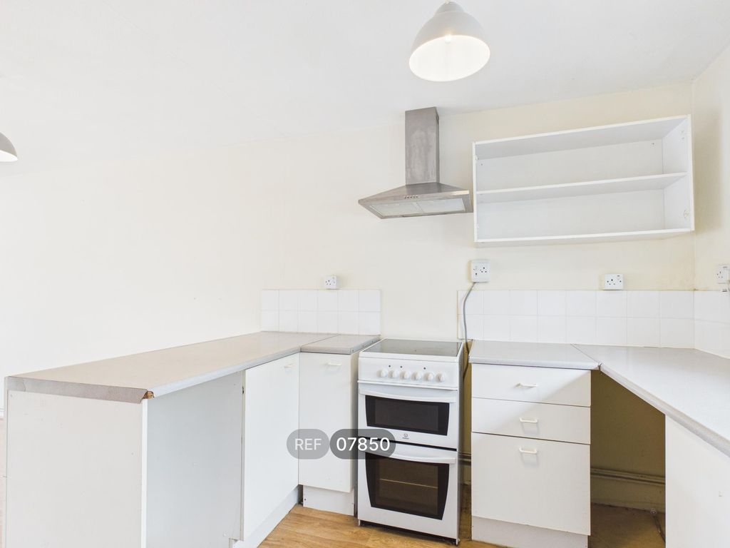 Property photo 3 of 11 Kitchen / Living Area