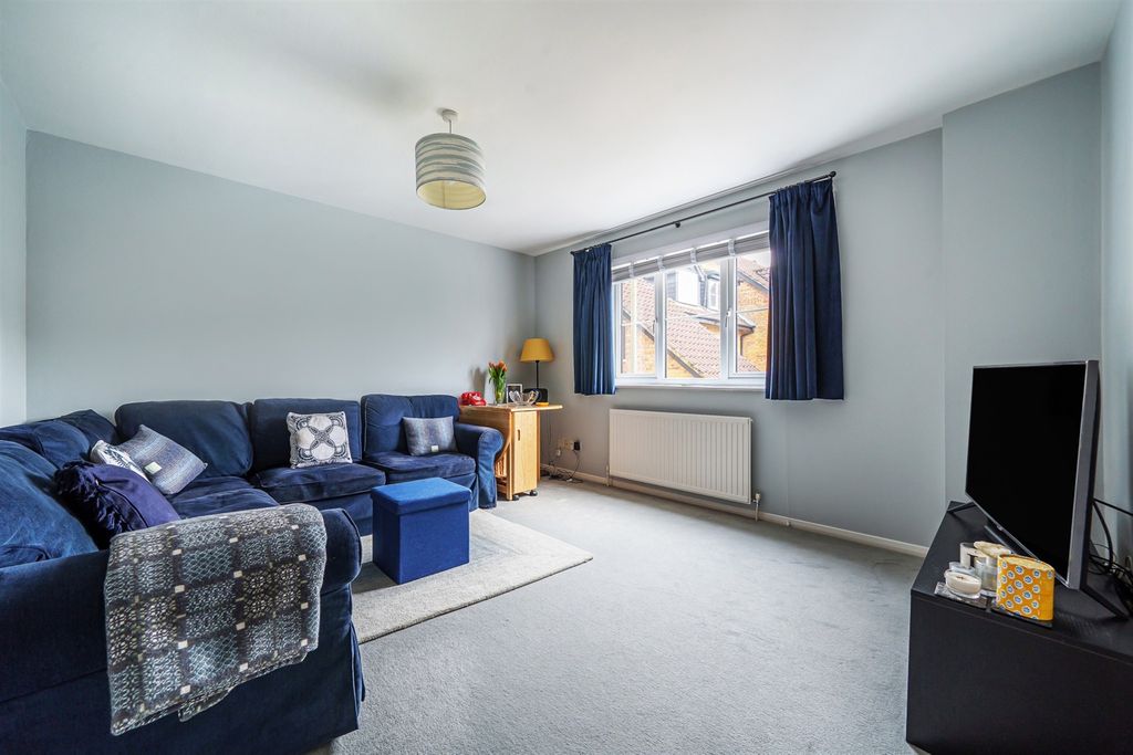 Property photo 2 of 11
