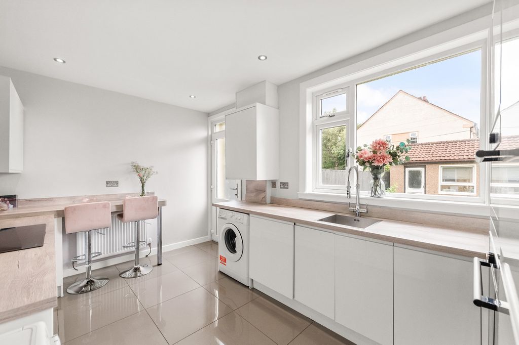 Property photo 2 of 28 4360493