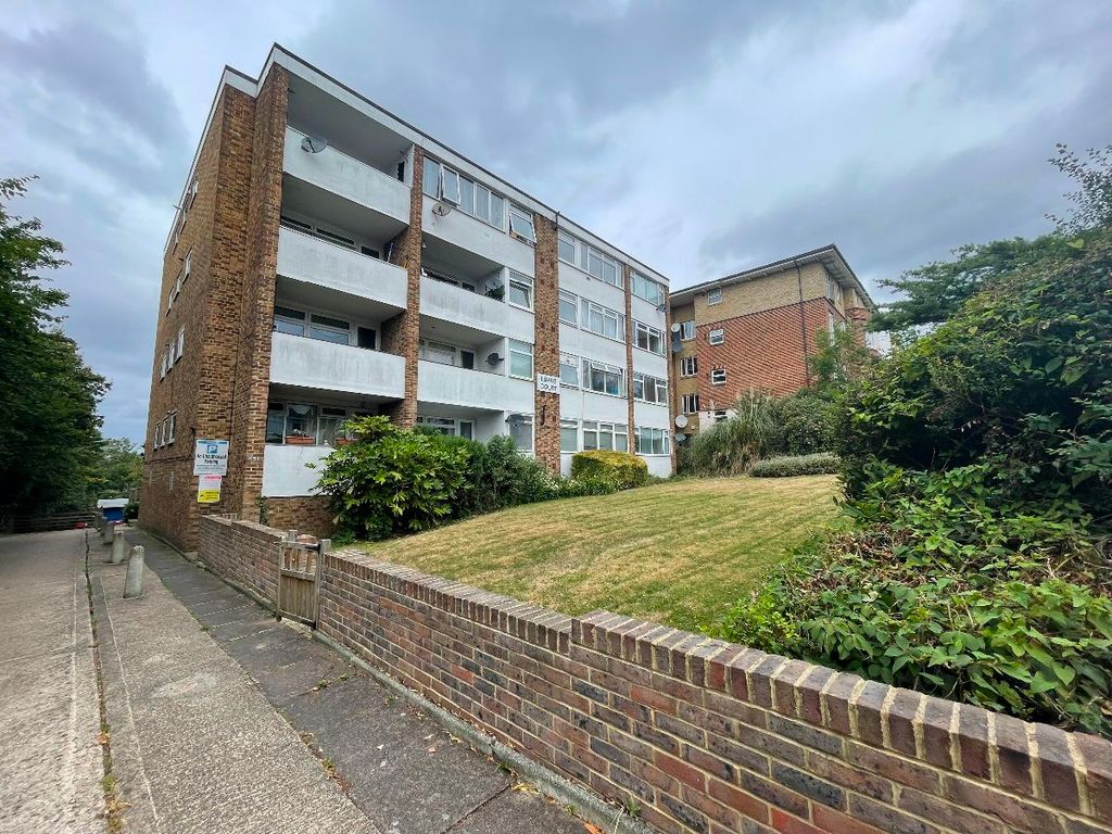 Property photo 1 of 3 2 Bed Flat To Rent Grange Road, London Se19 3Bs
