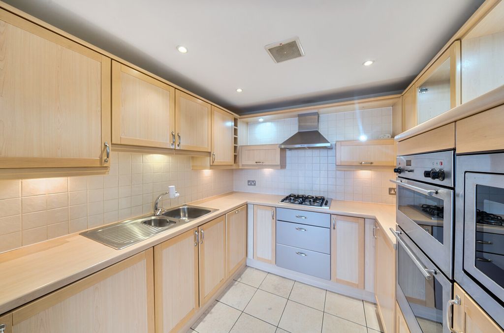 Property photo 2 of 11 1313688-13-68667c...