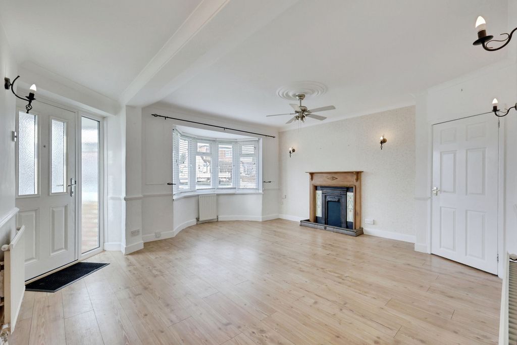 Property photo 2 of 23