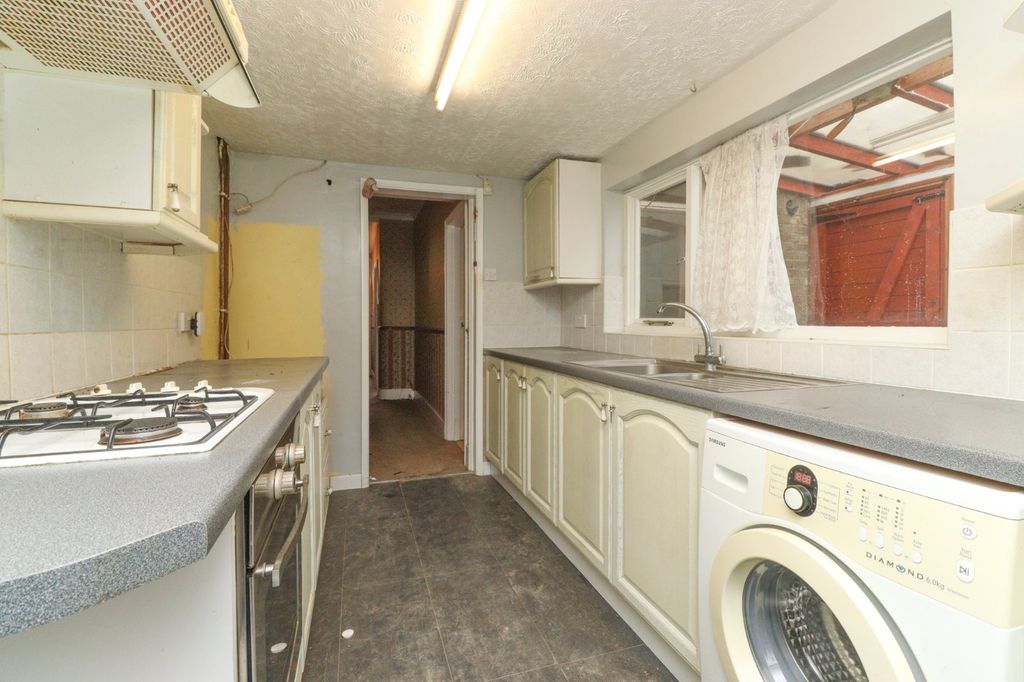 Property photo 3 of 9 Picture 3