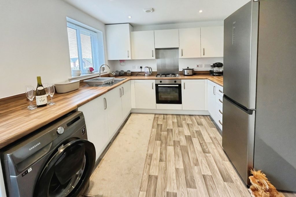 Property photo 2 of 14 Kitchen