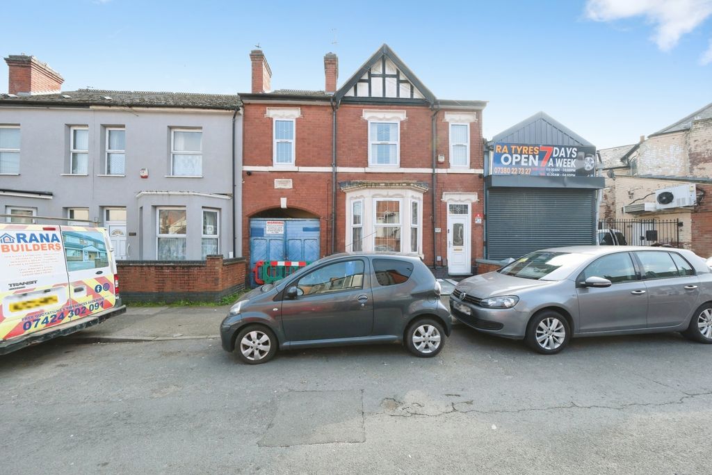 Property photo 1 of 18 External